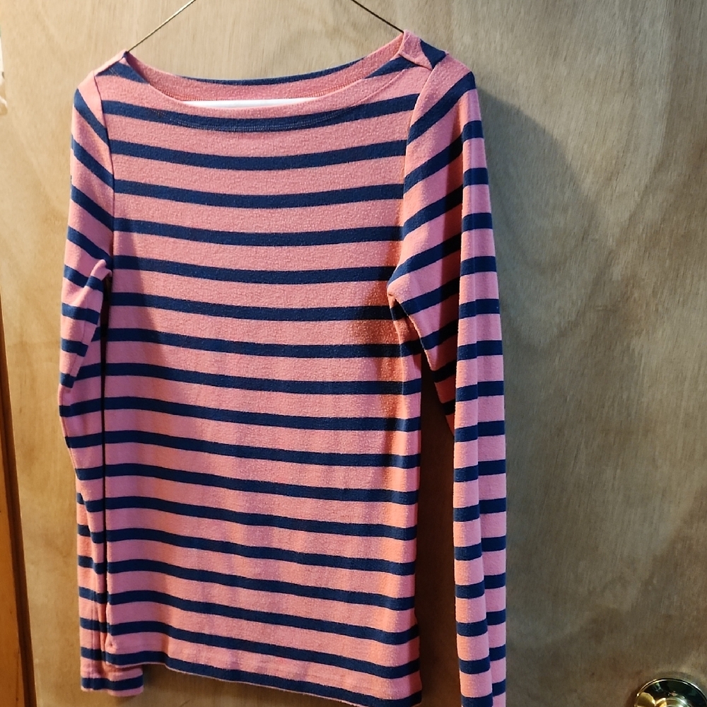 GAP Coral and Navy Modern Tee